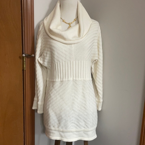 Cupio Sweaters - Cupio cream color sweater